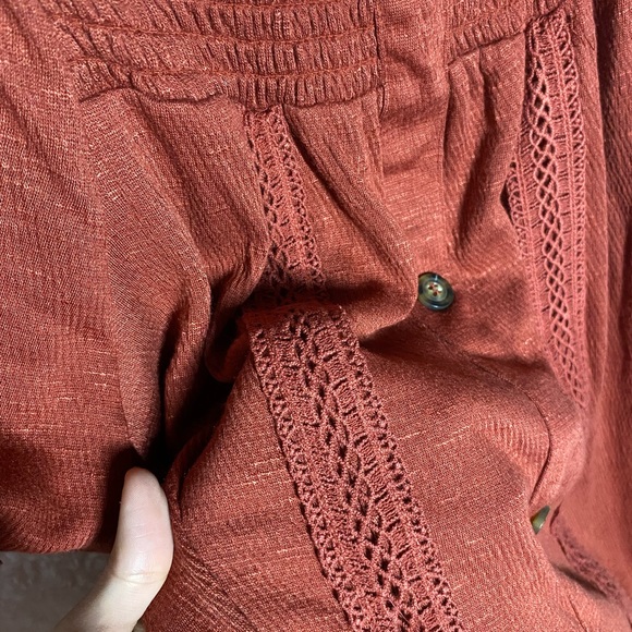 Can be a regular shirt or shoulder top. - Picture 3 of 3